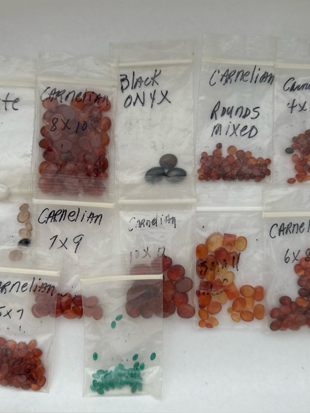 LOT OF CARNELIAN ONYX HOWLITE CAB0CHONS